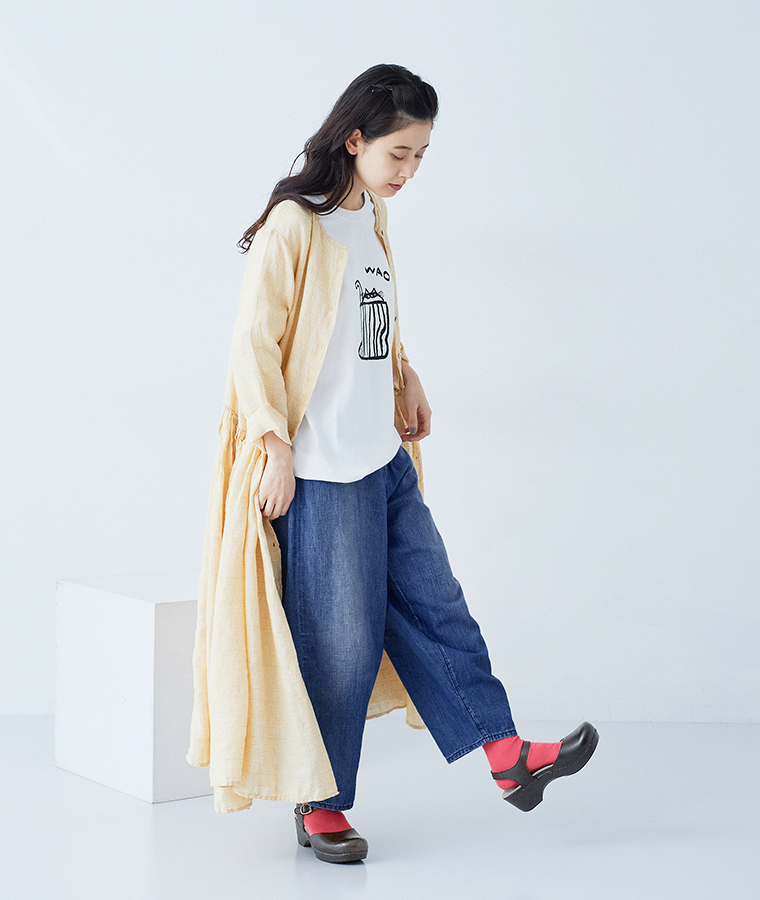 dansko　SAM(ブラック)の着用イメージ　カジュアルスタイル　全身