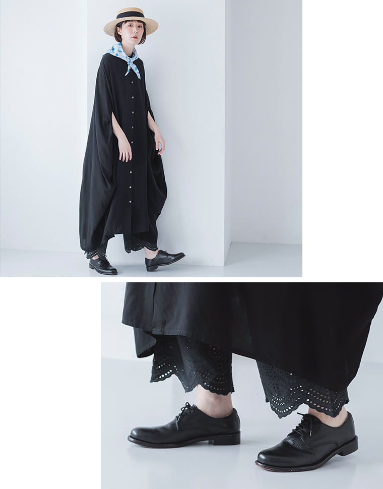 レーヨンゆったりワンピース(B・ブラック)とコットンリネン スカラップパンツ(ブラック)のコーディネート &yarn(アンドヤーン)