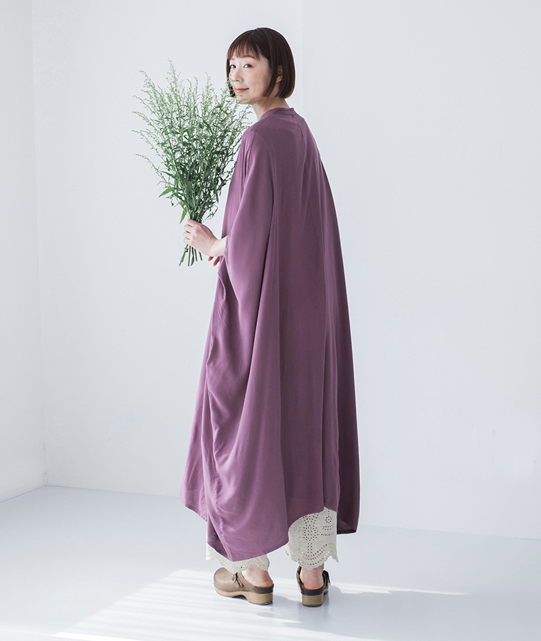 レーヨンゆったりワンピース(A・パープル)とコットンリネン スカラップパンツ(A・ベージュ)のコーディネート &yarn(アンドヤーン)