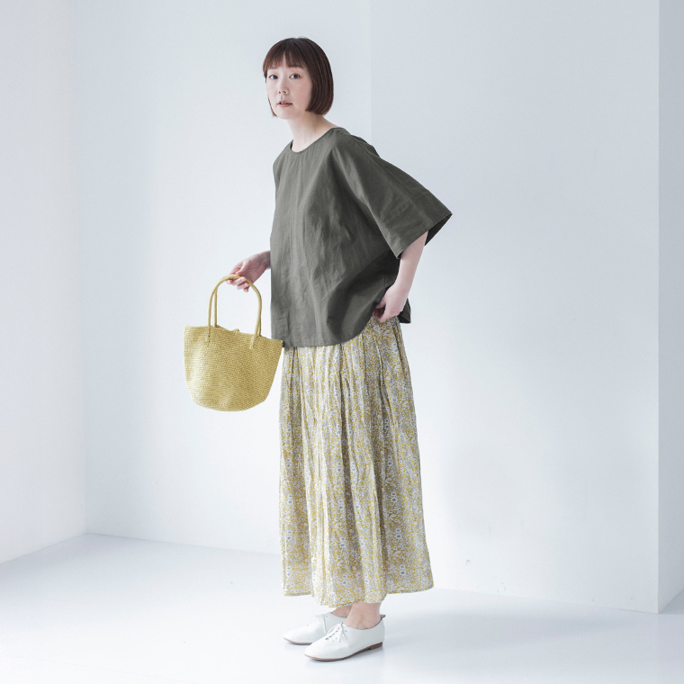 &yarn　コットンリネン 2wayブラウス　チャコールのアレンジスタイル　イメージ