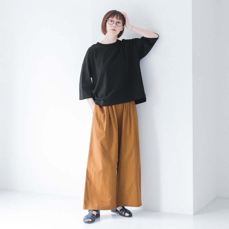 &yarn　コットンリネン タックワイドパンツ　全身前