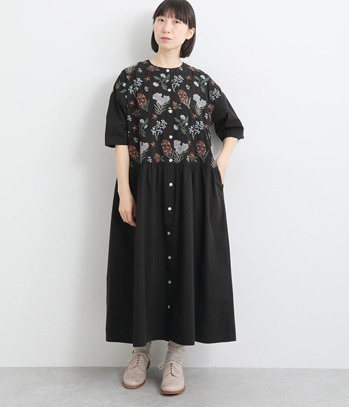 コットン花刺繍ワンピース(ブラック-ONESIZE)