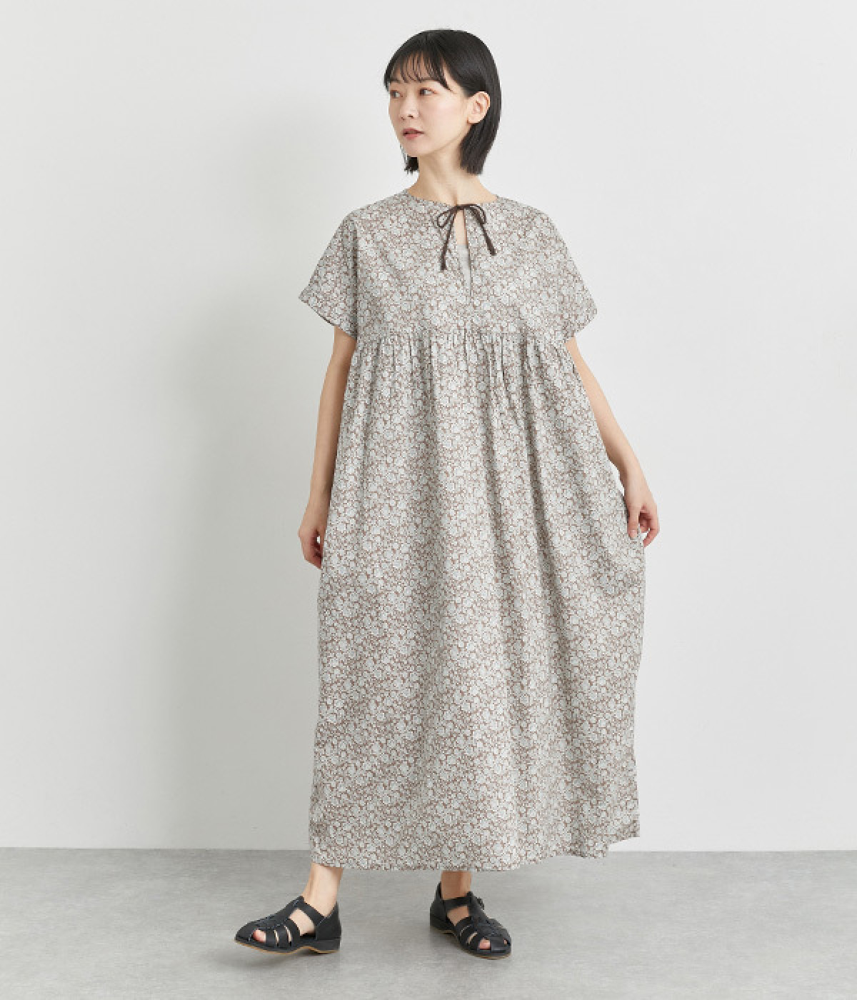コットンフラワー柄ギャザー切替ワンピース(モカ-ONESIZE)
