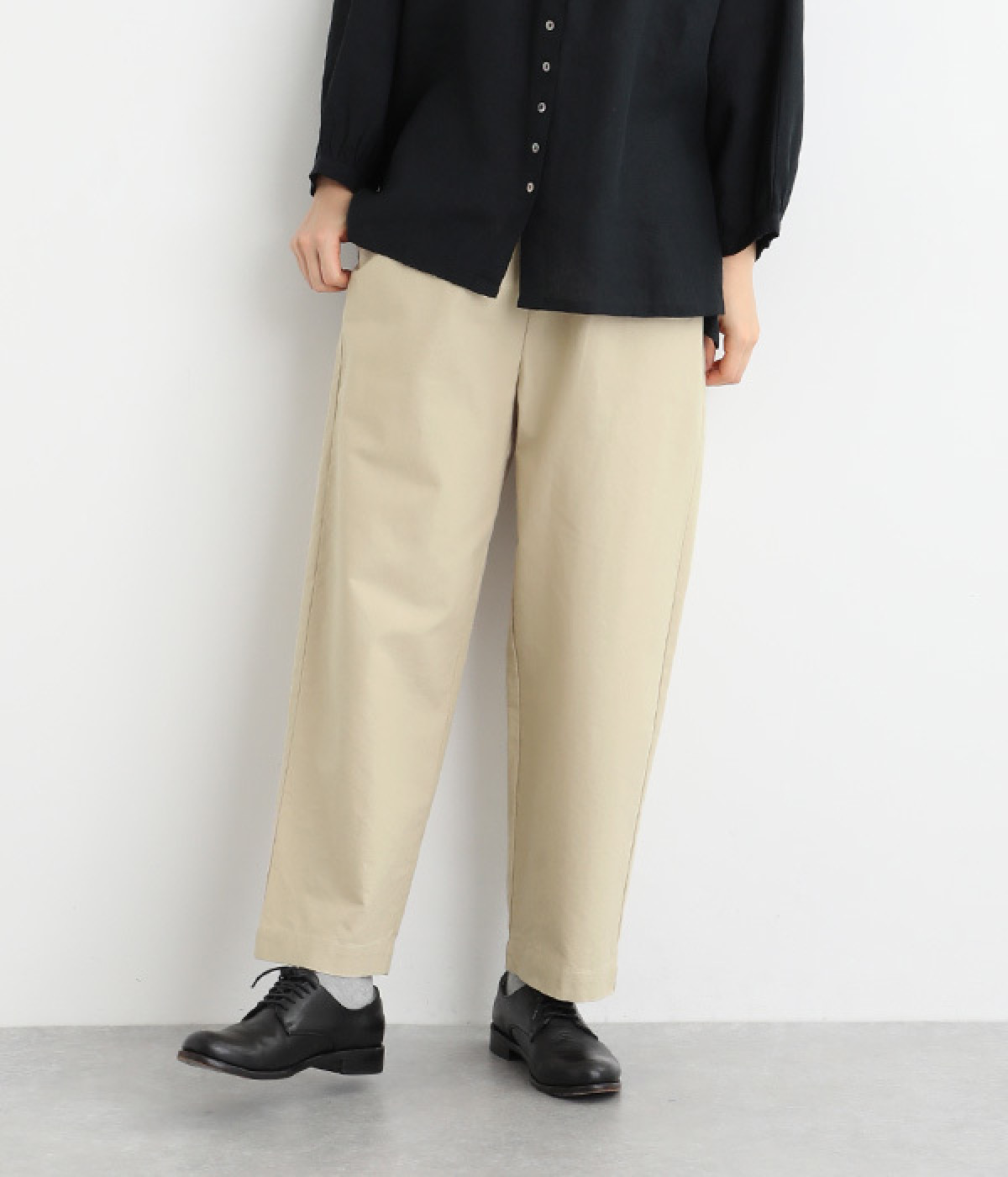 コットンオックススリムテーパードパンツ(ベージュ-ONESIZE)