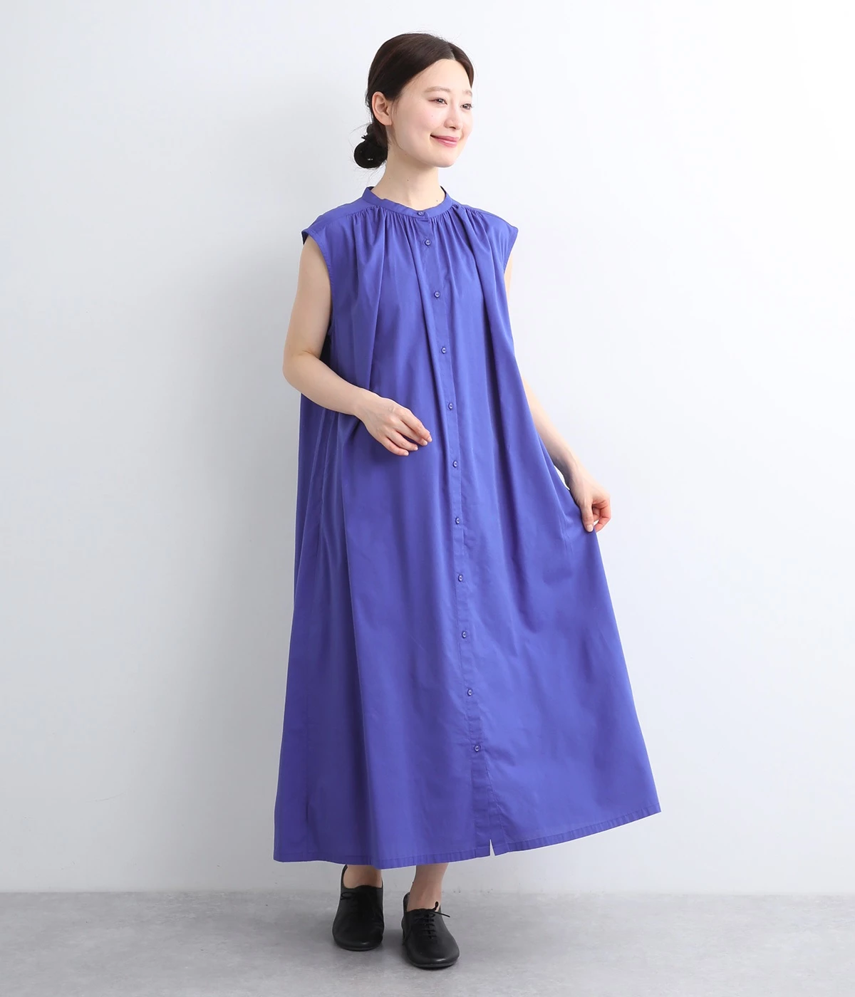 コットンレーヨン平織り無地　前開きノースリーブワンピース(ブルー-ONESIZE)