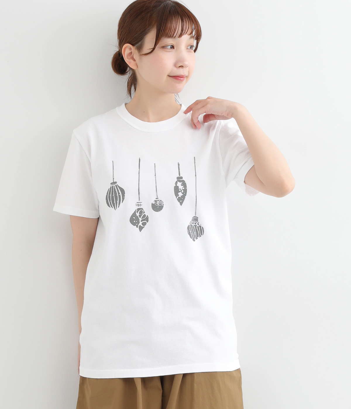コットン ORNAMENTS Tシャツ(オフホワイト×グレー-ONESIZE)