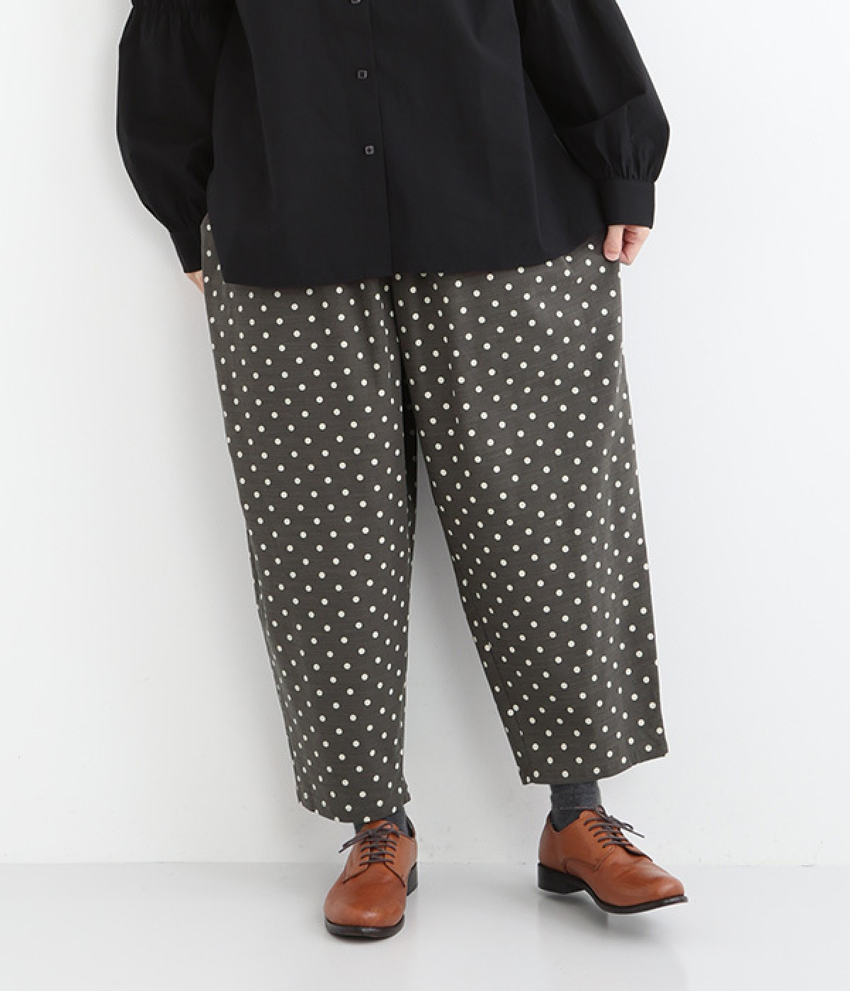 コットンリネンドットプリント　istaパンツ(チャコール-ONESIZE)