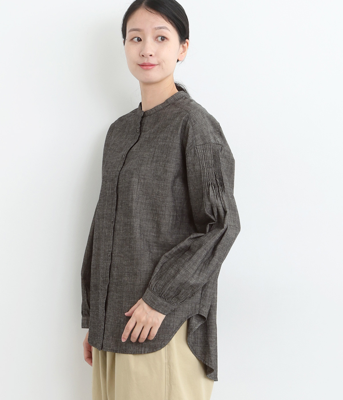 コットンリネンスラブデニム　ピンタックスリーブブラウス(ブラック-ONESIZE)