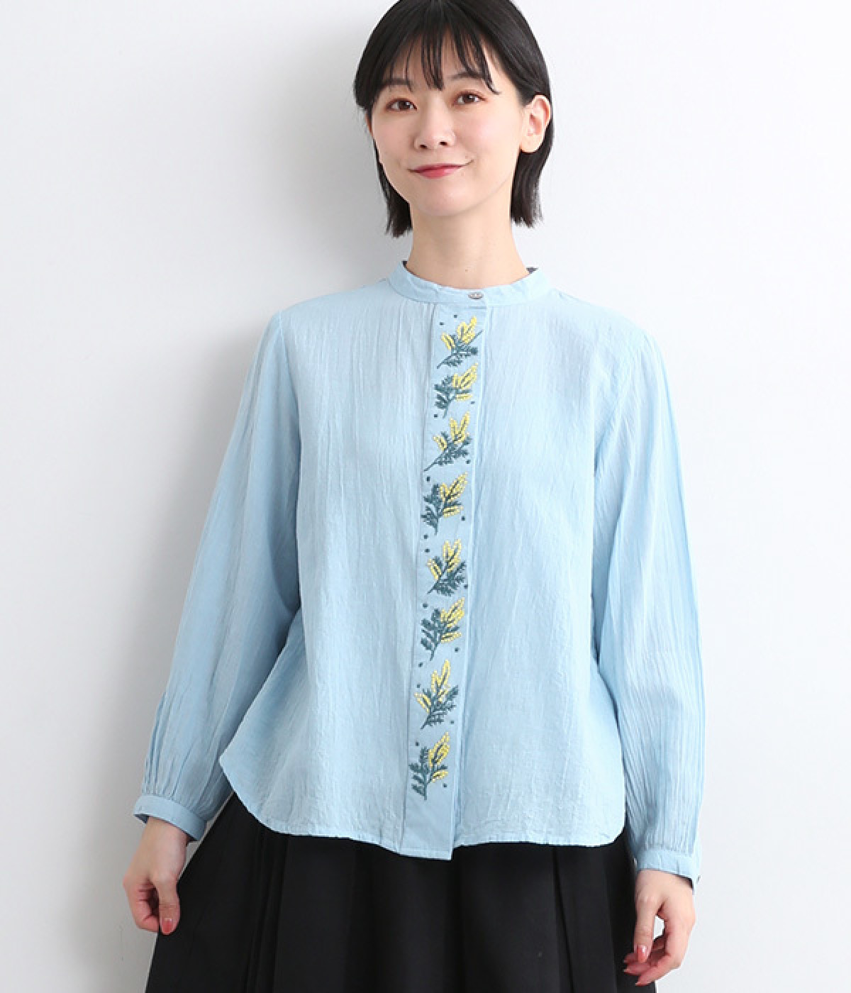 ミモザ刺繍コットンリネンブラウス(ブルー-ONESIZE)