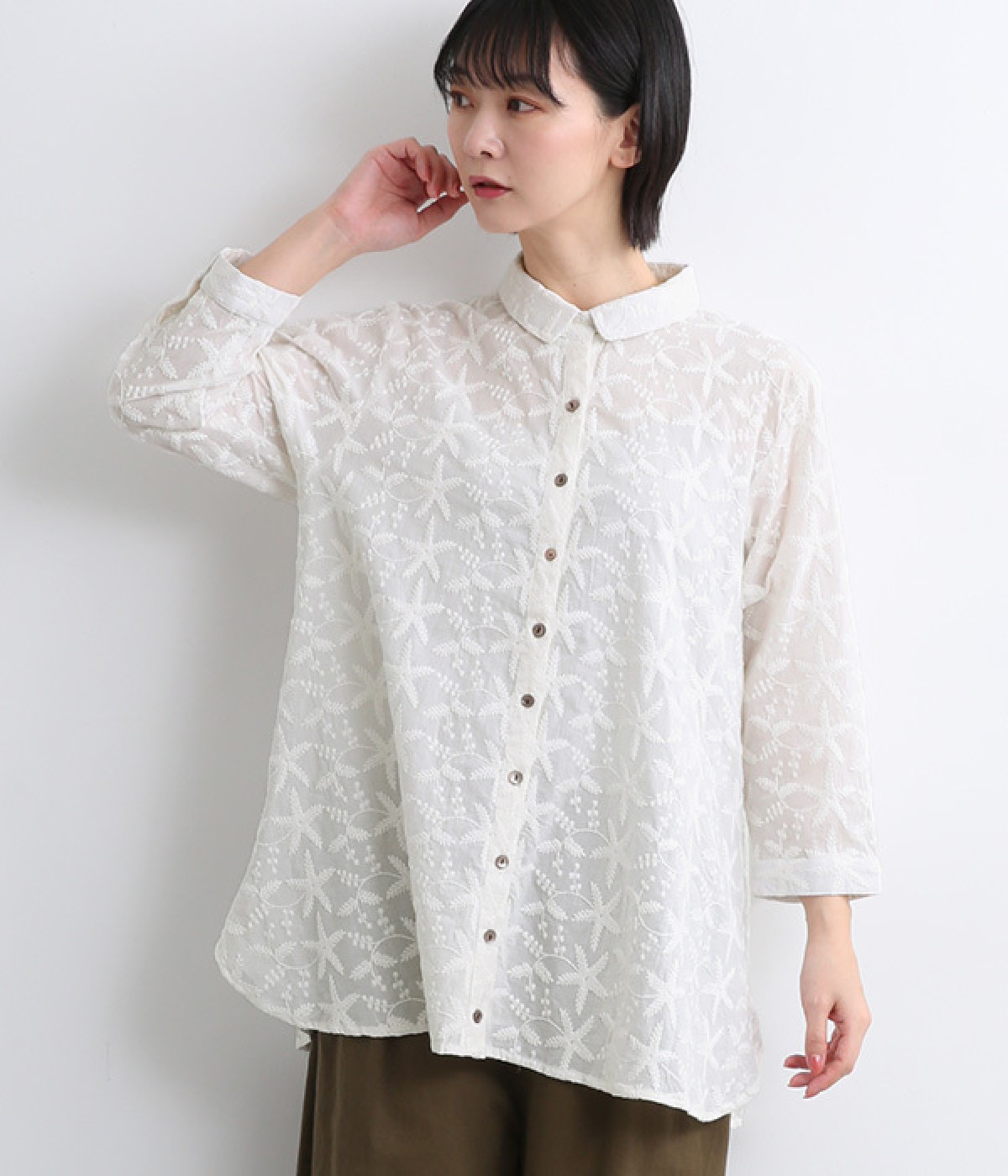 春のお花たち集う刺繍ロングシャツ(ナチュラル-ONESIZE)